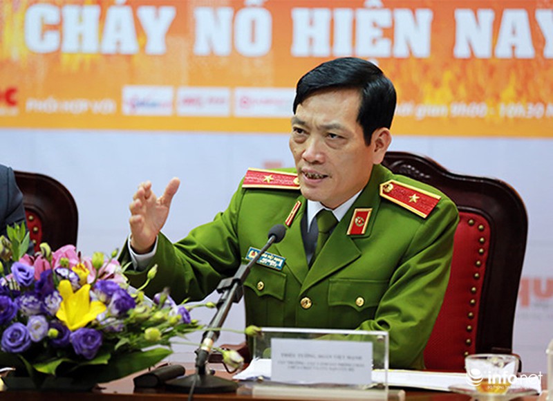 Tập trung hết sức cứu người là nguyên tắc tiên quyết khi chữa cháy - ảnh 1