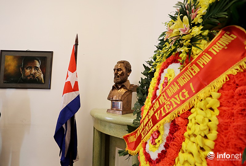 Lãnh đạo Đảng, Nhà nước và người dân Việt Nam đến viếng lãnh tụ Fidel Castro - ảnh 7