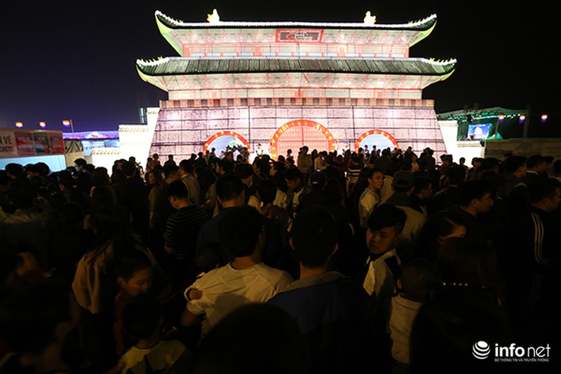 Mãn nhãn với lễ hội đèn lồng khổng lồ đầu tiên tại Việt Nam - ảnh 1