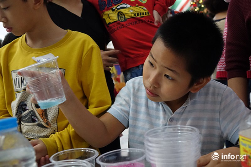Các thí nghiệm khoa học thú vị thu hút học sinh - ảnh 8