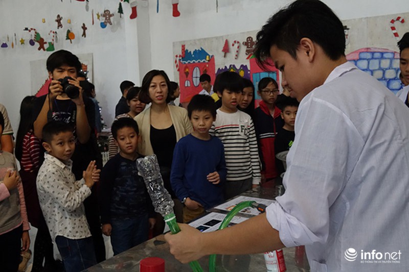 Các thí nghiệm khoa học thú vị thu hút học sinh - ảnh 1