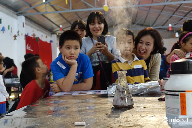 Các thí nghiệm khoa học thú vị thu hút học sinh - ảnh 10