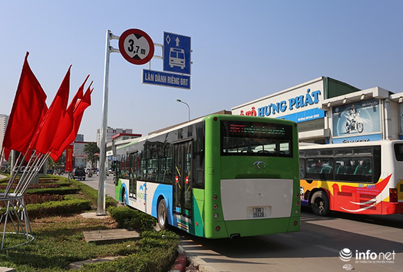 Xe buýt BRT bị