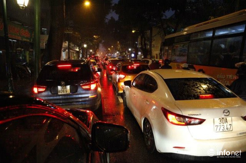 Hà Nội... kẹt cứng - ảnh 8