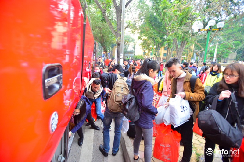 Gần 1.500 sinh viên được đi xe miễn phí về quê ăn Tết - ảnh 10