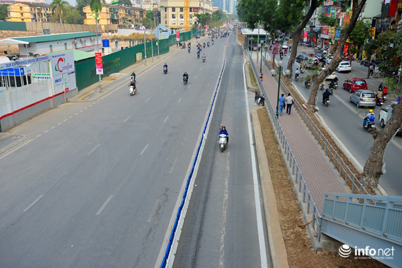 Hà Nội: Đường vắng hay tắc, có dải phân cách cứng, BRT vẫn bị chiếm làn - ảnh 5