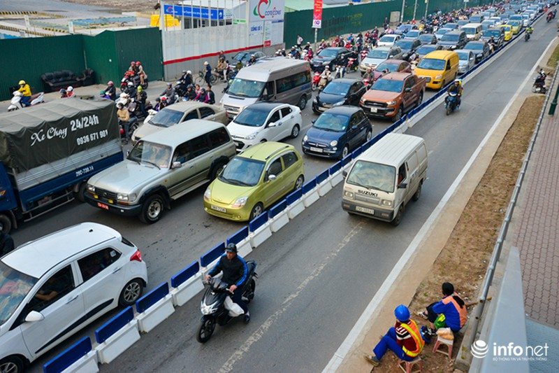 Hà Nội: Đường vắng hay tắc, có dải phân cách cứng, BRT vẫn bị chiếm làn - ảnh 9