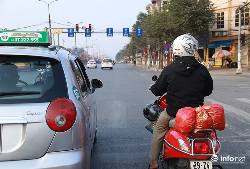 Sau Tết, người dân trở về Hà Nội trong cảnh đường thông hè thoáng - ảnh 4