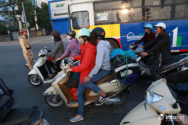 Sau Tết, người dân trở về Hà Nội trong cảnh đường thông hè thoáng - ảnh 5