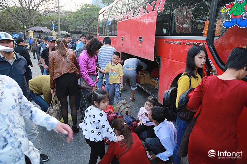 Sau Tết, người dân trở về Hà Nội trong cảnh đường thông hè thoáng - ảnh 7