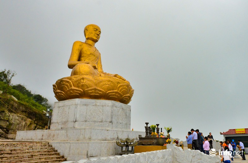 Cận cảnh bảo tượng Phật Hoàng lớn nhất Việt Nam trên núi Yên Tử - ảnh 6