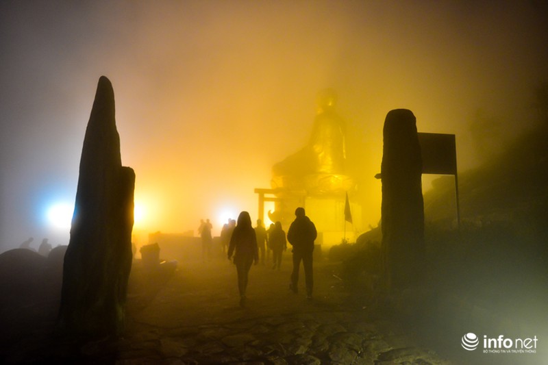 Cận cảnh bảo tượng Phật Hoàng lớn nhất Việt Nam trên núi Yên Tử - ảnh 10