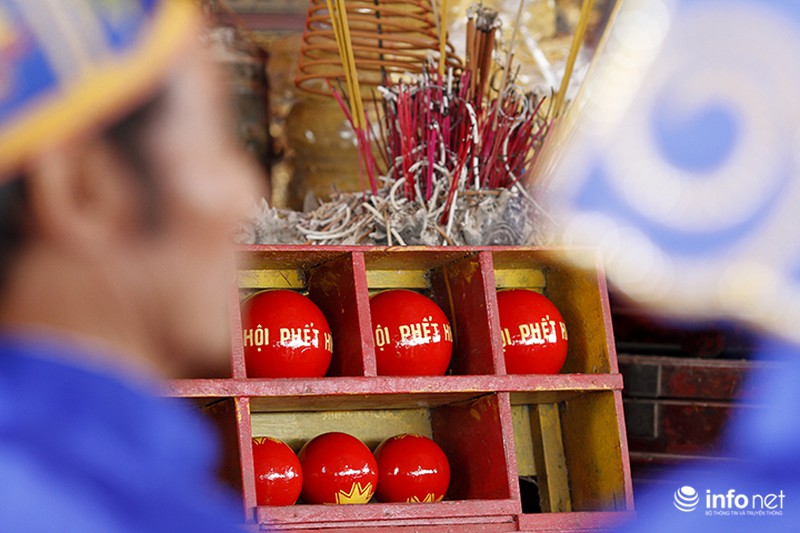 Trai làng vật nhau dưới nước trong hội cướp phết Hiền Quan - ảnh 2