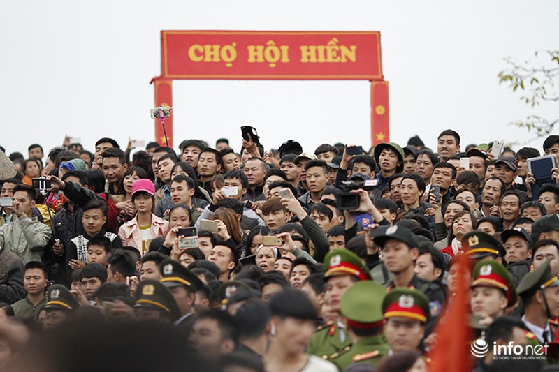 Trai làng vật nhau dưới nước trong hội cướp phết Hiền Quan - ảnh 11