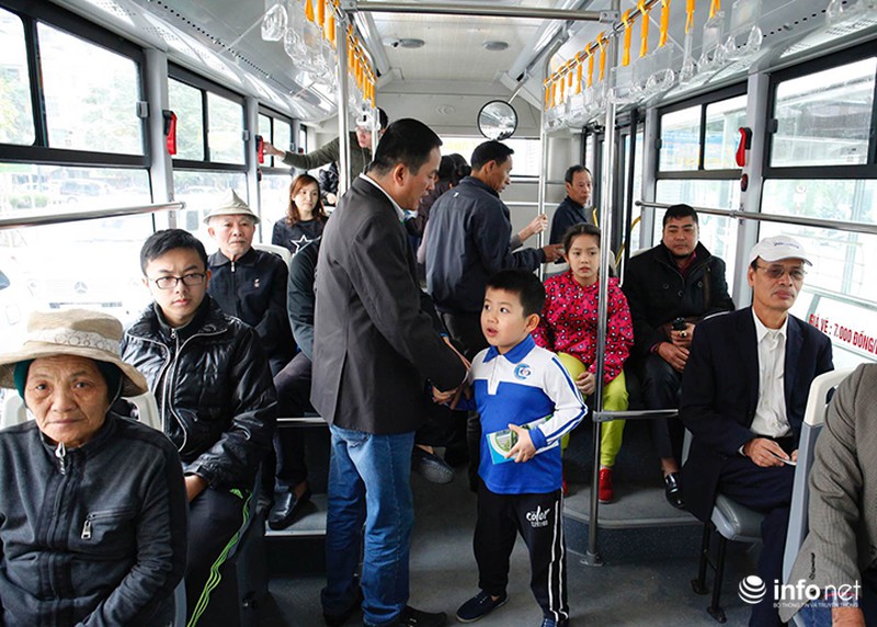 Lượng khách tăng đều, xe buýt BRT nhận được sự hài lòng của người dân - ảnh 1