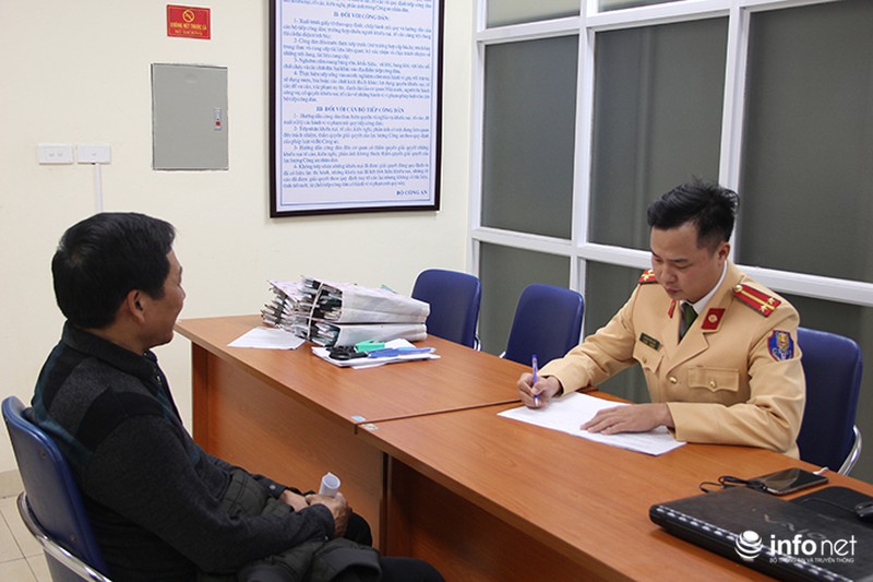 Phạt nguội xe biển xanh đi vào làn dành riêng cho BRT - ảnh 1