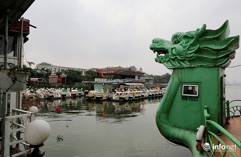 Bên trong du thuyền Hồ Tây sắp bị