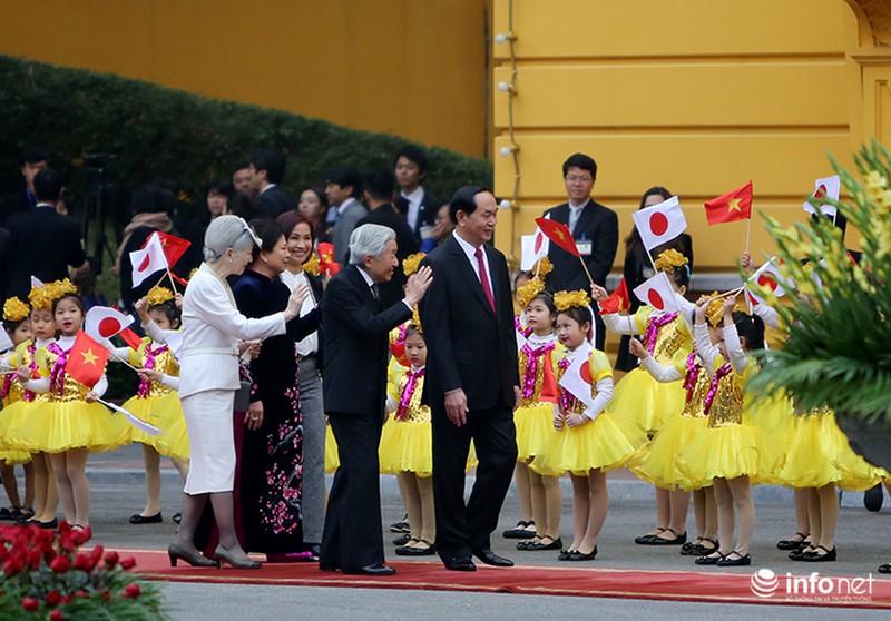 Hình ảnh Chủ tịch nước đón Đức vua và Hoàng hậu Nhật Bản thăm chính thức VN - ảnh 9