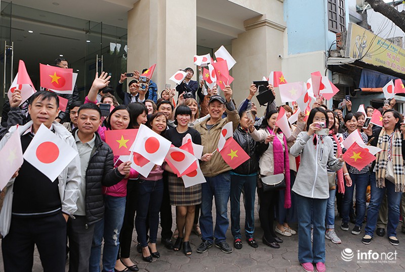 Nhà vua và Hoàng hậu Nhật Bản thăm trường Đại học đầu tiên của Việt Nam - ảnh 3