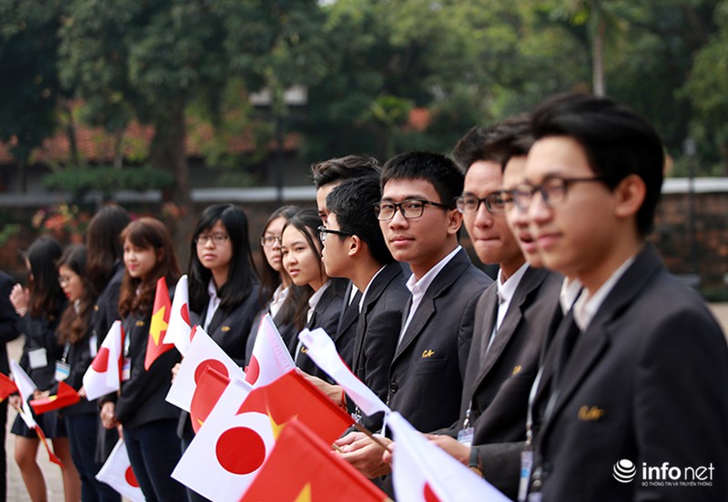 Nhà vua và Hoàng hậu Nhật Bản thăm trường Đại học đầu tiên của Việt Nam - ảnh 4