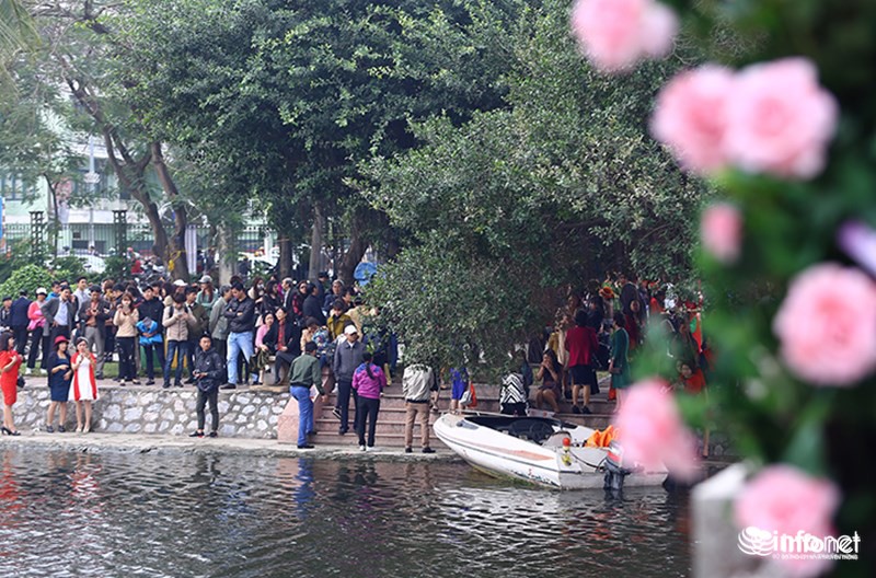 Lễ hội hoa hồng Bulgaria: Sở Văn hoá yêu cầu thay hoa giả bằng hoa thật - ảnh 2