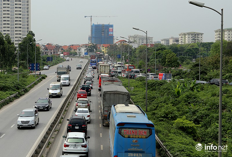 Dòng người rời Thủ đô chưa ngớt, sáng 29/4 vẫn kẹt cứng ở các cửa ngõ - ảnh 9