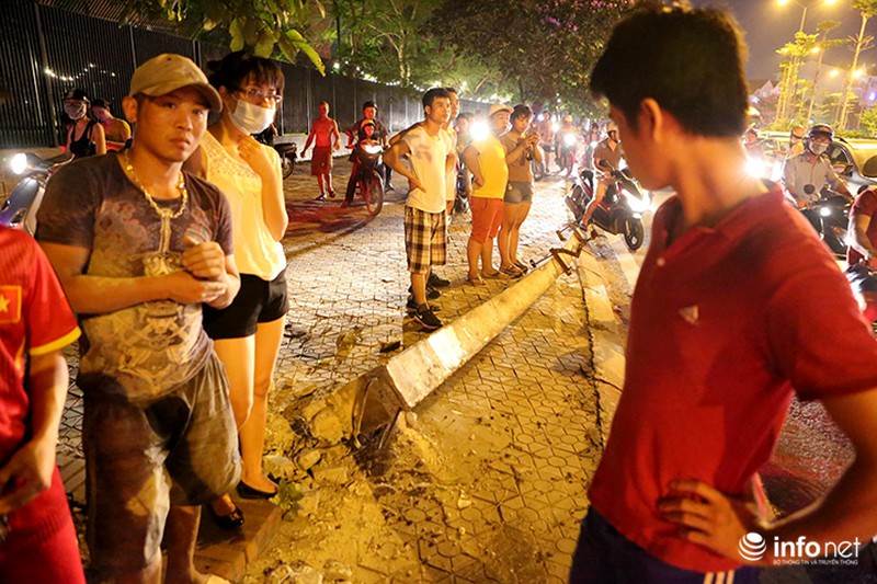 Hà Nội: Ô tô đâm liên hoàn hàng loạt xe máy rồi lật ngửa, nhiều người bị thương - ảnh 3