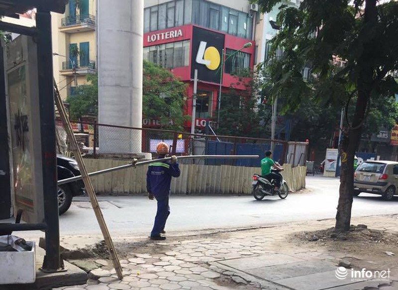 Lại rơi thanh sắt từ công trường đường sắt trên cao - ảnh 1