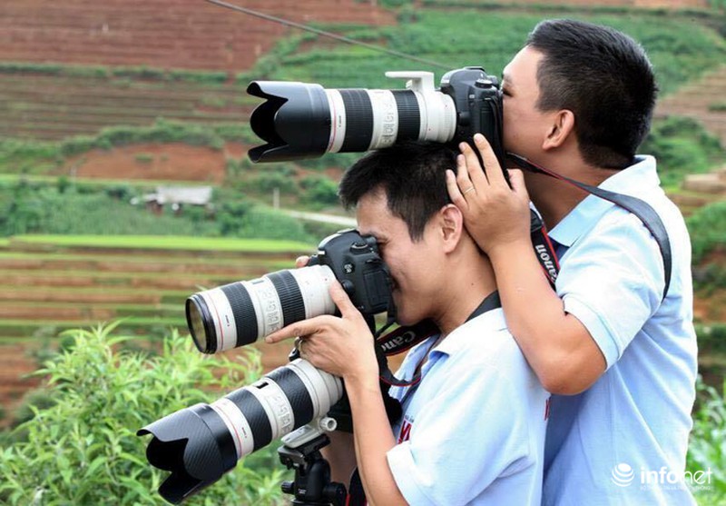 Những khoảnh khắc tác nghiệp thú vị của phóng viên ảnh - ảnh 18