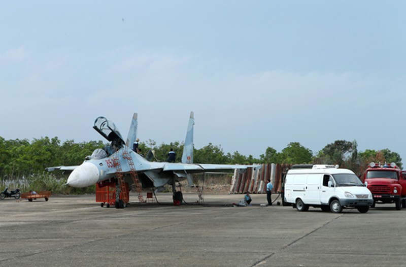 Toàn cảnh tiêm kích đa năng SU-30MK2 trên không phận phía Nam - ảnh 6