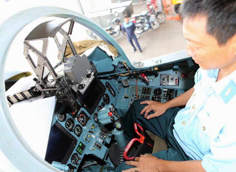 Toàn cảnh tiêm kích đa năng SU-30MK2 trên không phận phía Nam - ảnh 4
