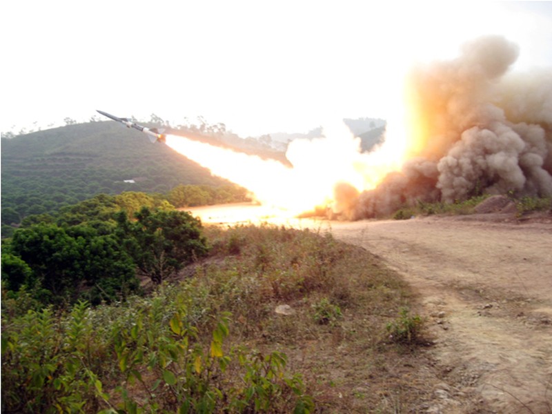 Kíp chiến đấu tên lửa phòng không cải tiến của VN vào trận - ảnh 7