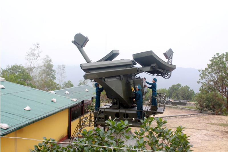 Kíp chiến đấu tên lửa phòng không cải tiến của VN vào trận - ảnh 8