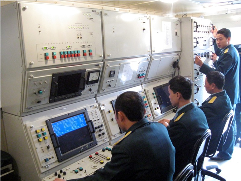 Kíp chiến đấu tên lửa phòng không cải tiến của VN vào trận - ảnh 2