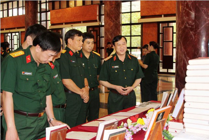 Giao lưu Điện Biên Phủ - Vang mãi bản hùng ca - ảnh 2