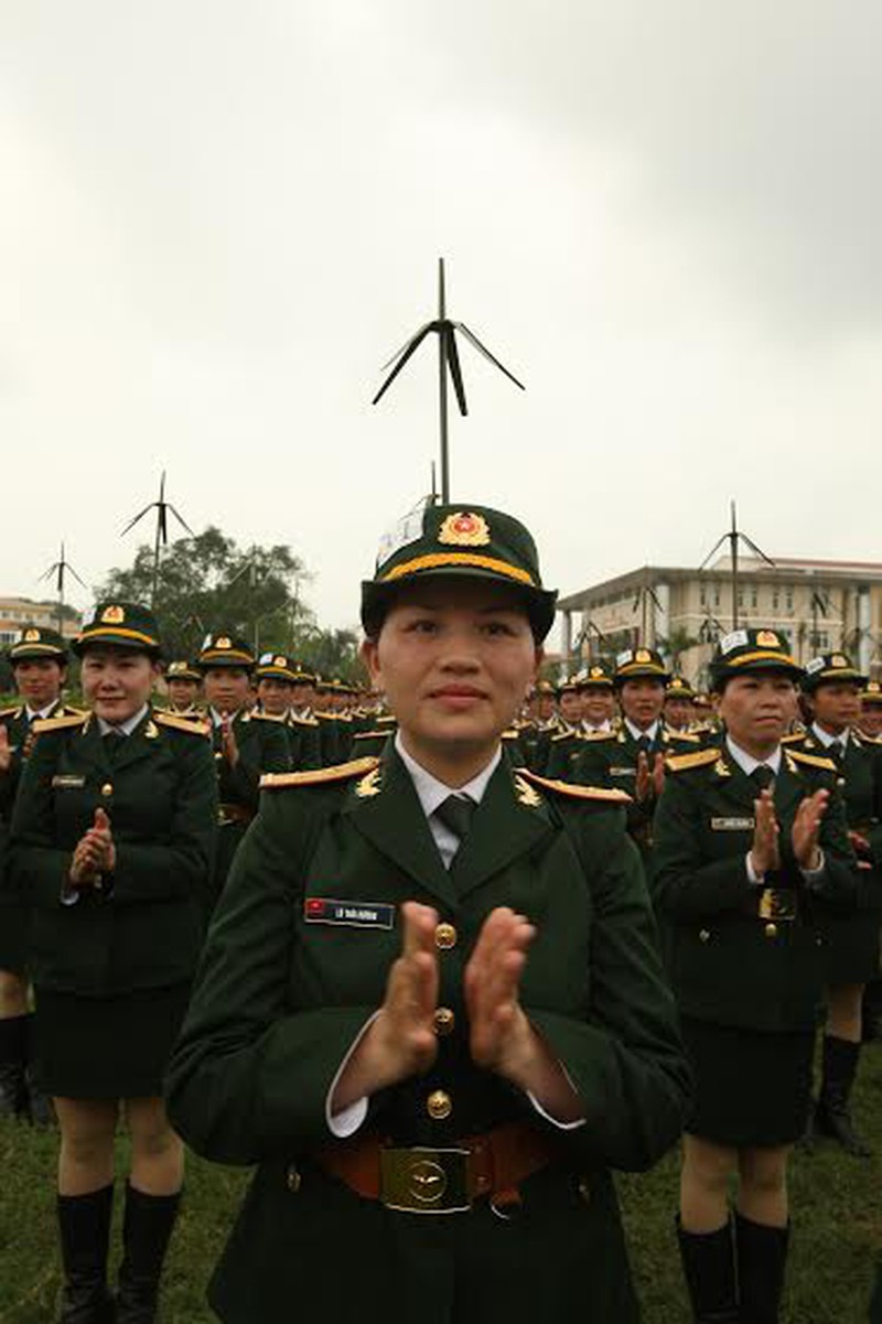 Cận cảnh khối nữ chiến sĩ thông tin, dân quân diễu binh Điện Biên Phủ - ảnh 4