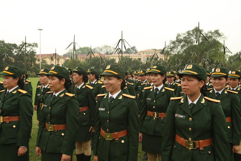Cận cảnh khối nữ chiến sĩ thông tin, dân quân diễu binh Điện Biên Phủ - ảnh 5