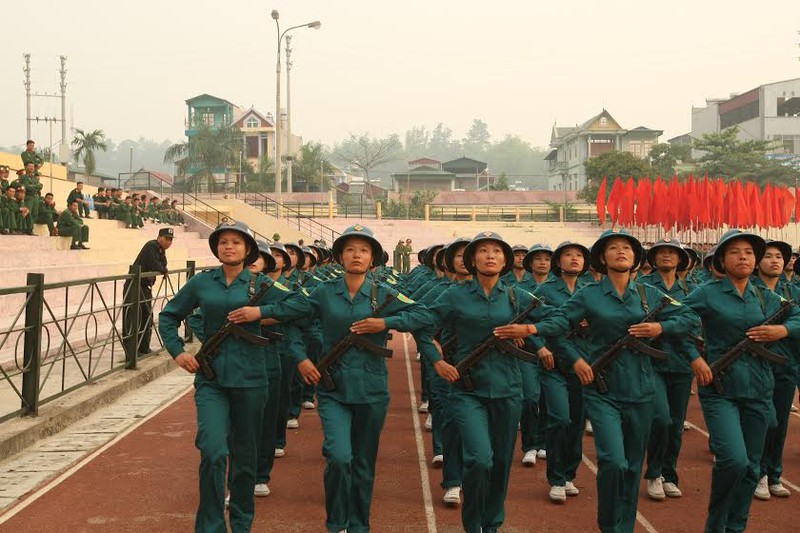 Cận cảnh khối nữ chiến sĩ thông tin, dân quân diễu binh Điện Biên Phủ - ảnh 16