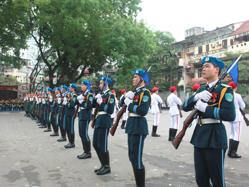 Màn múa súng chưa từng có kỷ niệm Chiến thắng Điện Biên Phủ - ảnh 1