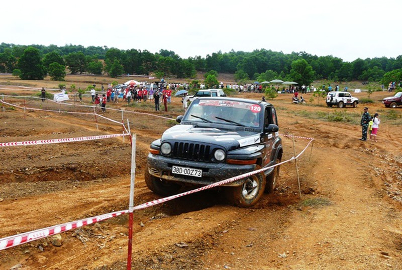 Giải đua xe địa hình 2014 khởi tranh tưng bừng trong nắng Sơn Tây - ảnh 17