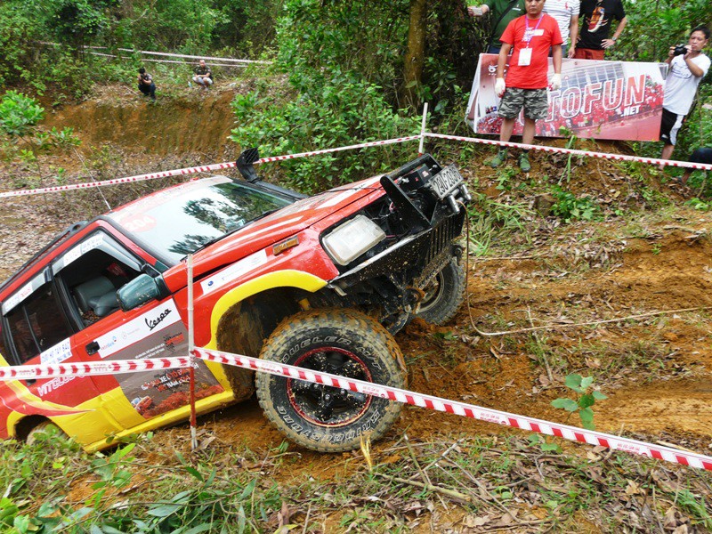 Giải đua xe địa hình 2014 khởi tranh tưng bừng trong nắng Sơn Tây - ảnh 1
