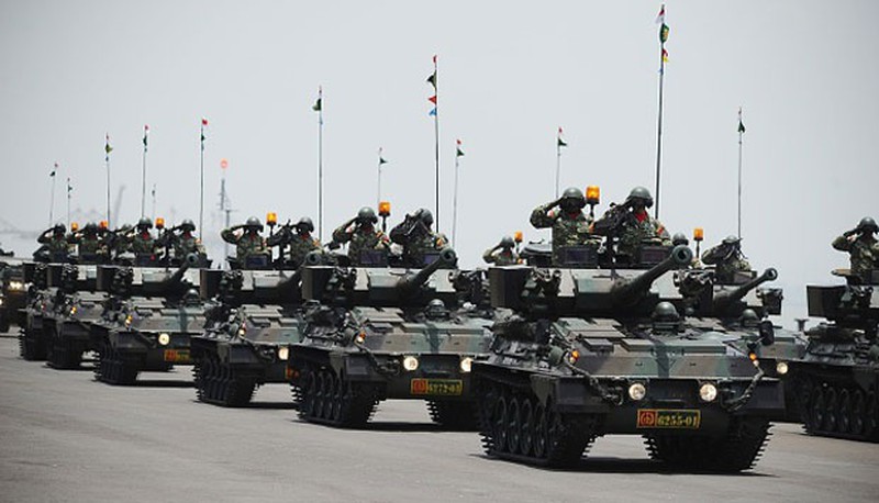 Indonesia duyệt binh hoành tráng khoe vũ khí Mỹ, Nga, Đức, TQ... - ảnh 13