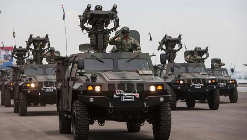 Indonesia duyệt binh hoành tráng khoe vũ khí Mỹ, Nga, Đức, TQ... - ảnh 17