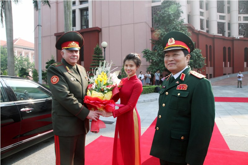 Hình ảnh tướng Cộng hoà Belarus thăm Bộ Quốc phòng Việt Nam - ảnh 1