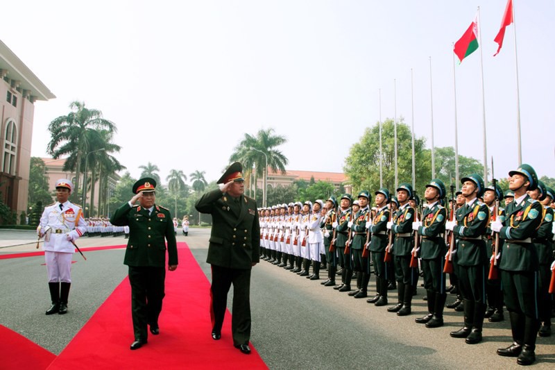 Hình ảnh tướng Cộng hoà Belarus thăm Bộ Quốc phòng Việt Nam - ảnh 2