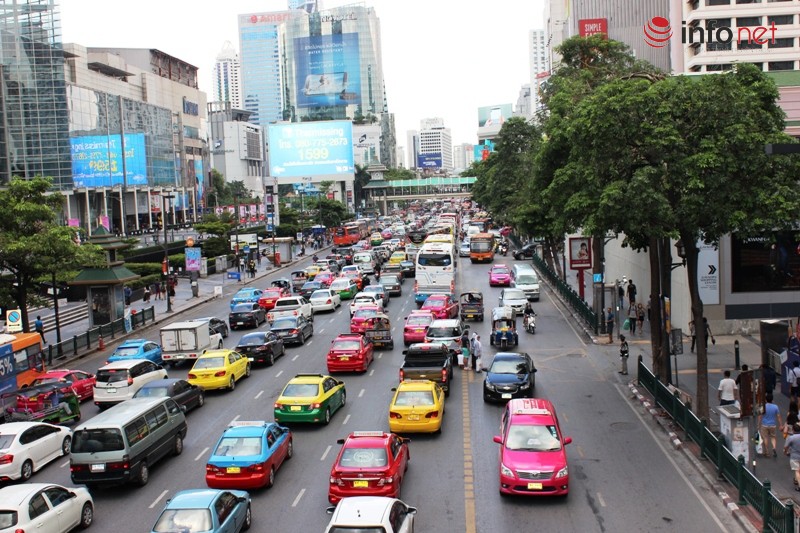 Sặc sỡ như taxi Bangkok - ảnh 2
