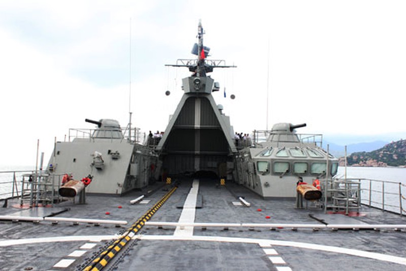Tàu Đinh Tiên Hoàng dẫn đầu biên đội hải quân huấn luyện trên biển - ảnh 5