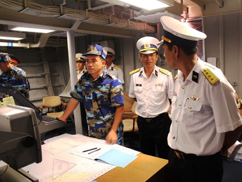 Tàu Đinh Tiên Hoàng dẫn đầu biên đội hải quân huấn luyện trên biển - ảnh 6