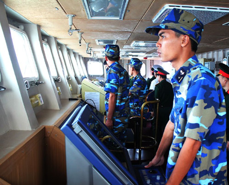 Tàu Đinh Tiên Hoàng dẫn đầu biên đội hải quân huấn luyện trên biển - ảnh 7