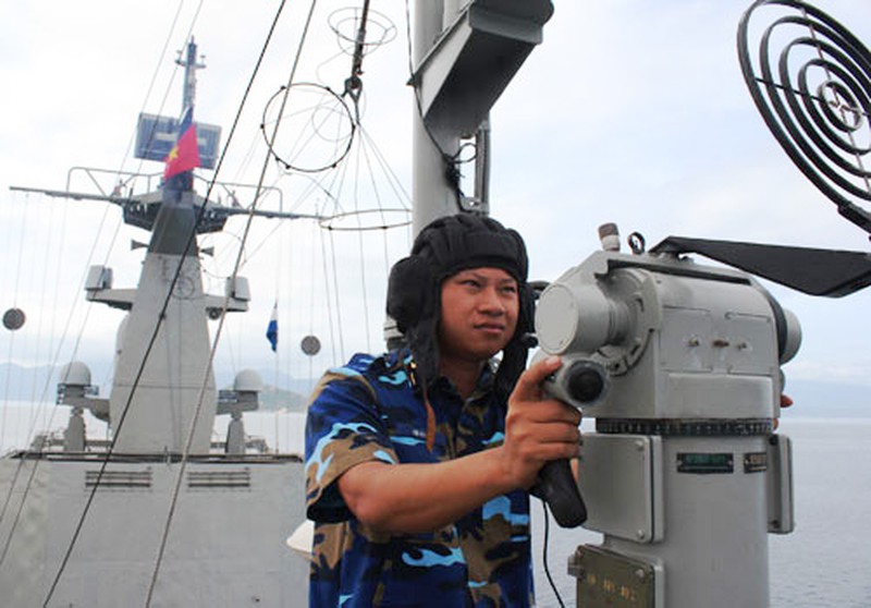 Tàu Đinh Tiên Hoàng dẫn đầu biên đội hải quân huấn luyện trên biển - ảnh 8